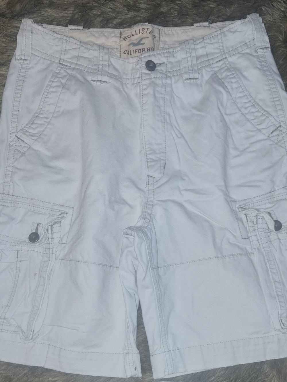 Hollister Men’s White Cargo Shorts with Front Pockets